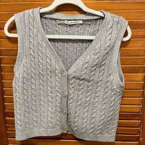 Abercrombie & Fitch Gray V-Neck Sweater Vest
